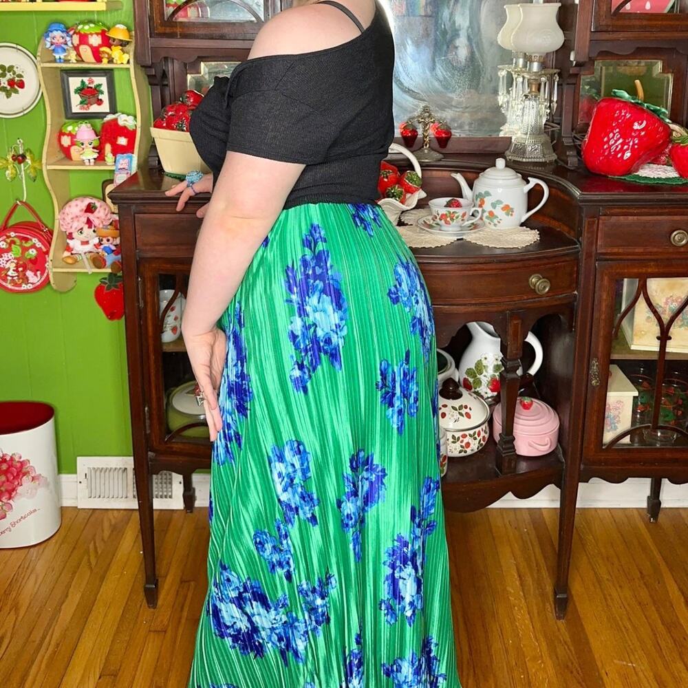 Boho fairycore accordion pleated green and blue floral roses maxi skirt!